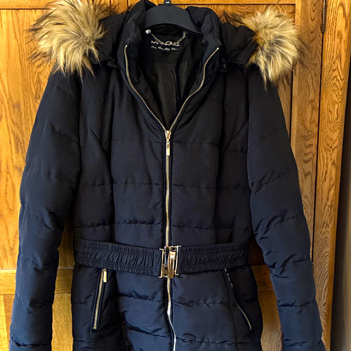 Black belted quilted puffer - black,